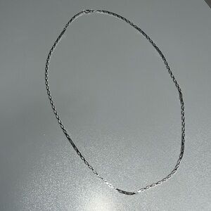 *NWOT* Beautiful Silver Necklace